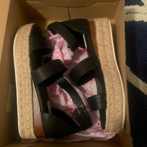 Women’s sandals 🌸